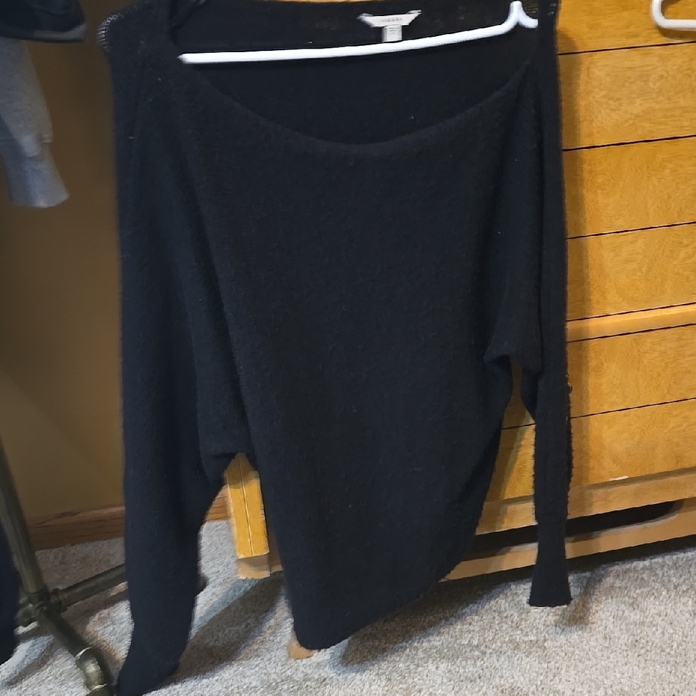 Guess Womens Off-the-Shoulder Black Sweater